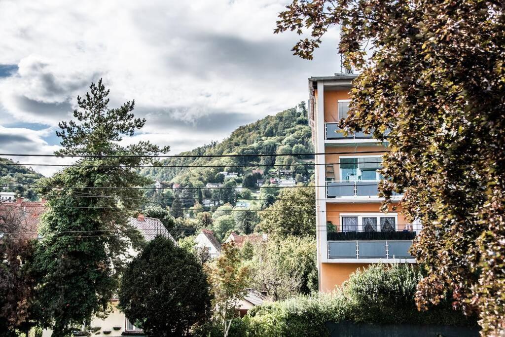 Apartment Pouringraz Fuer Kunst- Und Tennisliebhaber Esterno foto