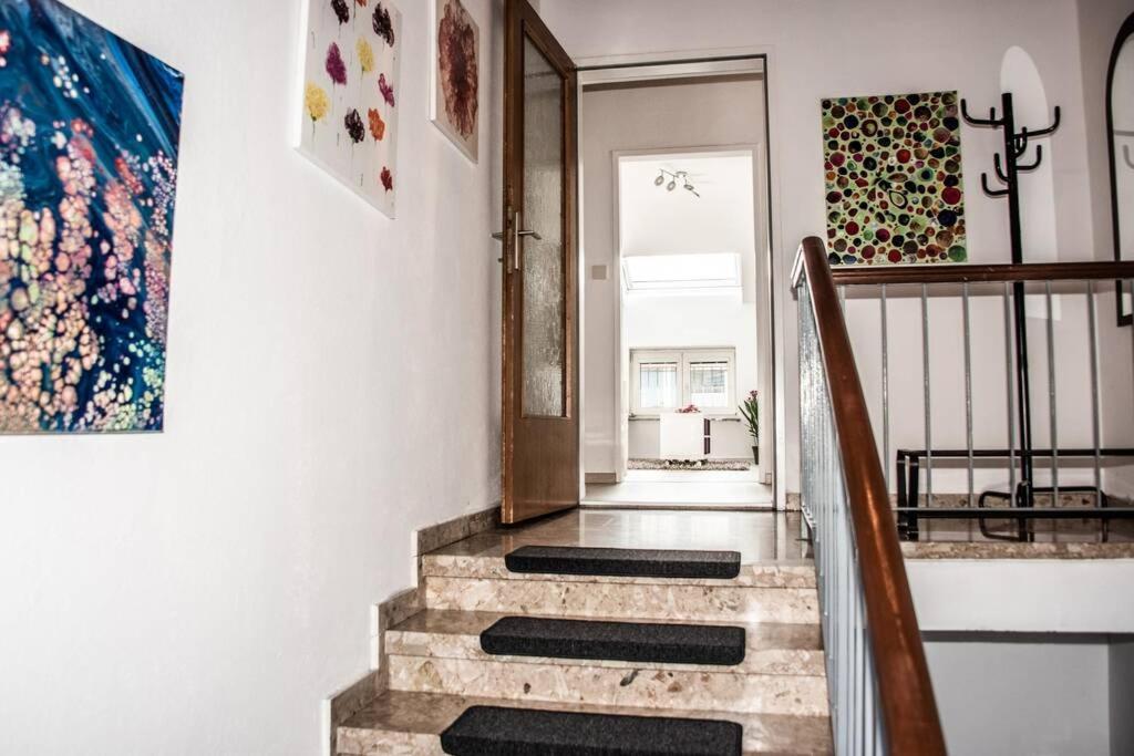 Apartment Pouringraz Fuer Kunst- Und Tennisliebhaber Esterno foto