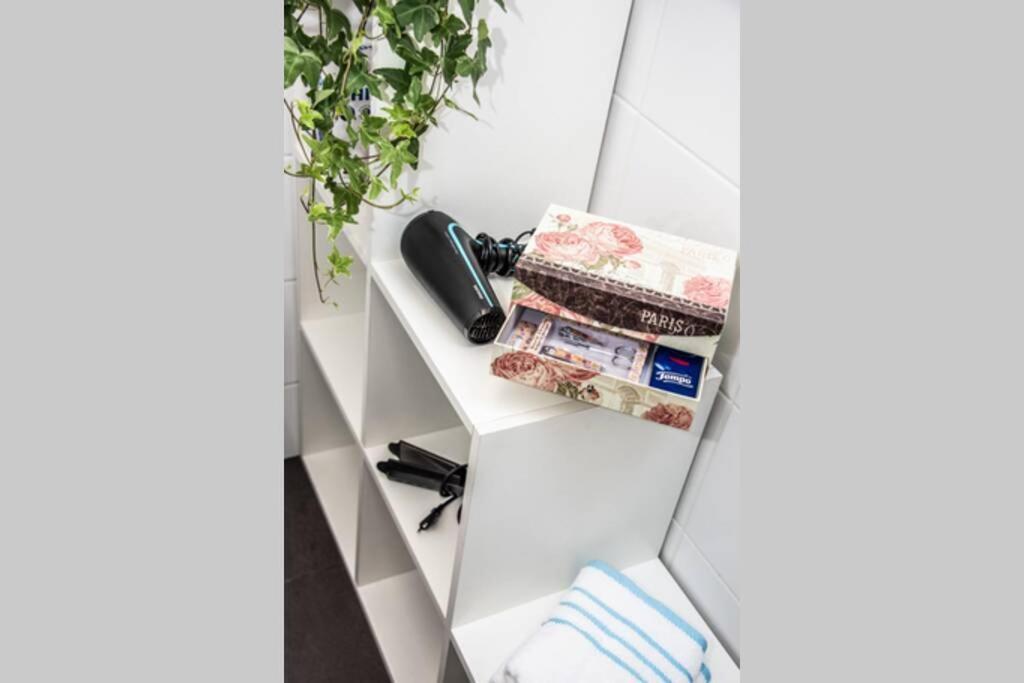 Apartment Pouringraz Fuer Kunst- Und Tennisliebhaber Esterno foto