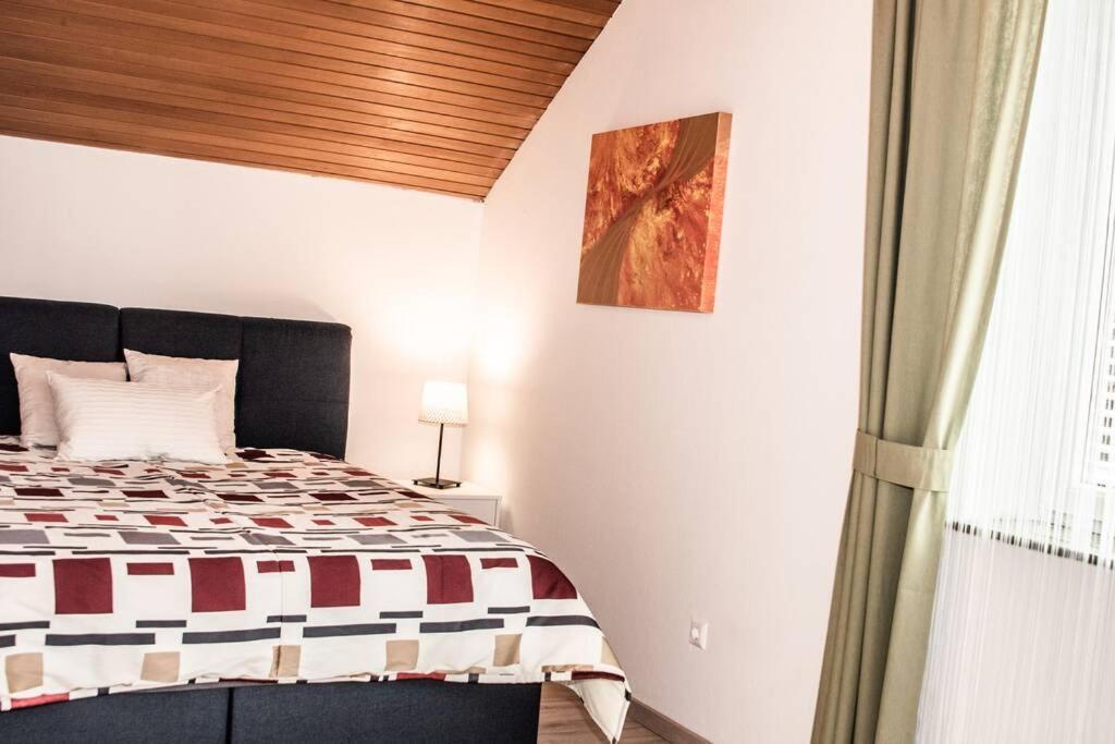 Apartment Pouringraz Fuer Kunst- Und Tennisliebhaber Esterno foto
