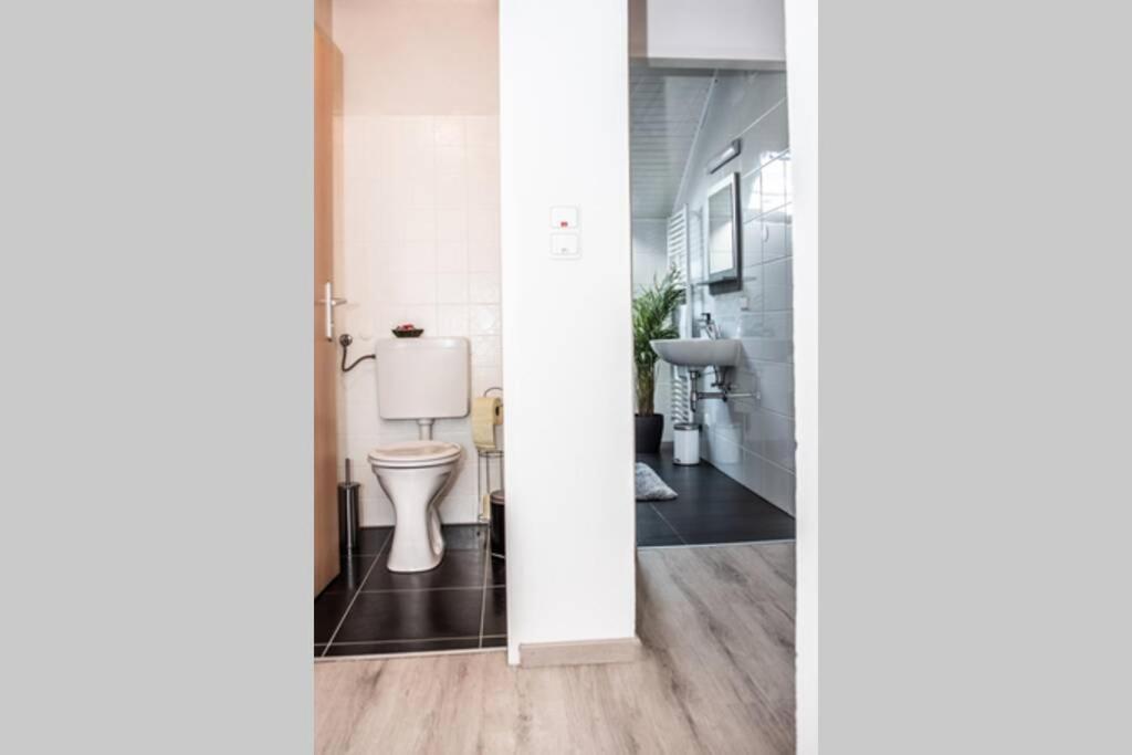 Apartment Pouringraz Fuer Kunst- Und Tennisliebhaber Esterno foto