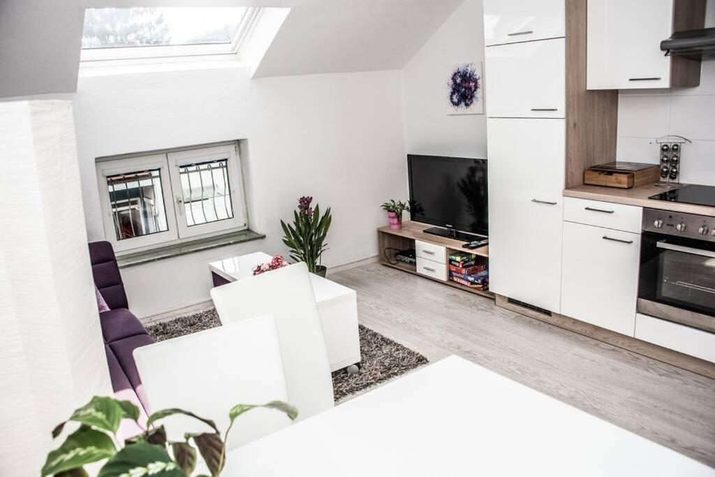 Apartment Pouringraz Fuer Kunst- Und Tennisliebhaber Esterno foto