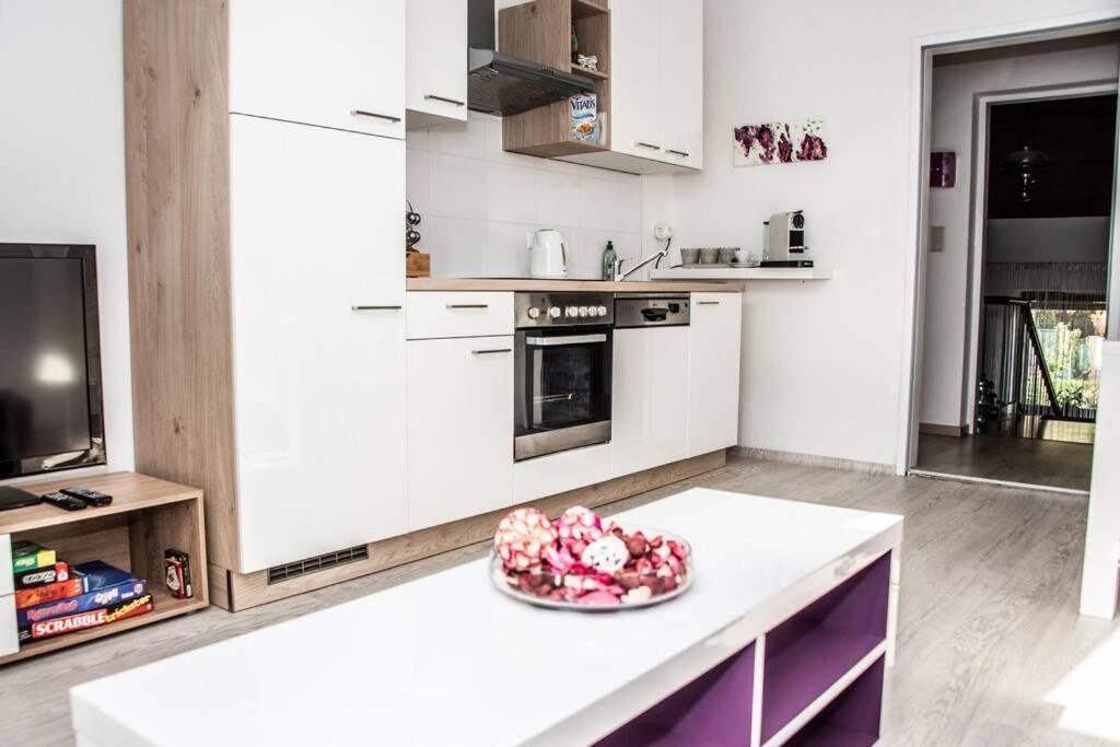 Apartment Pouringraz Fuer Kunst- Und Tennisliebhaber Esterno foto
