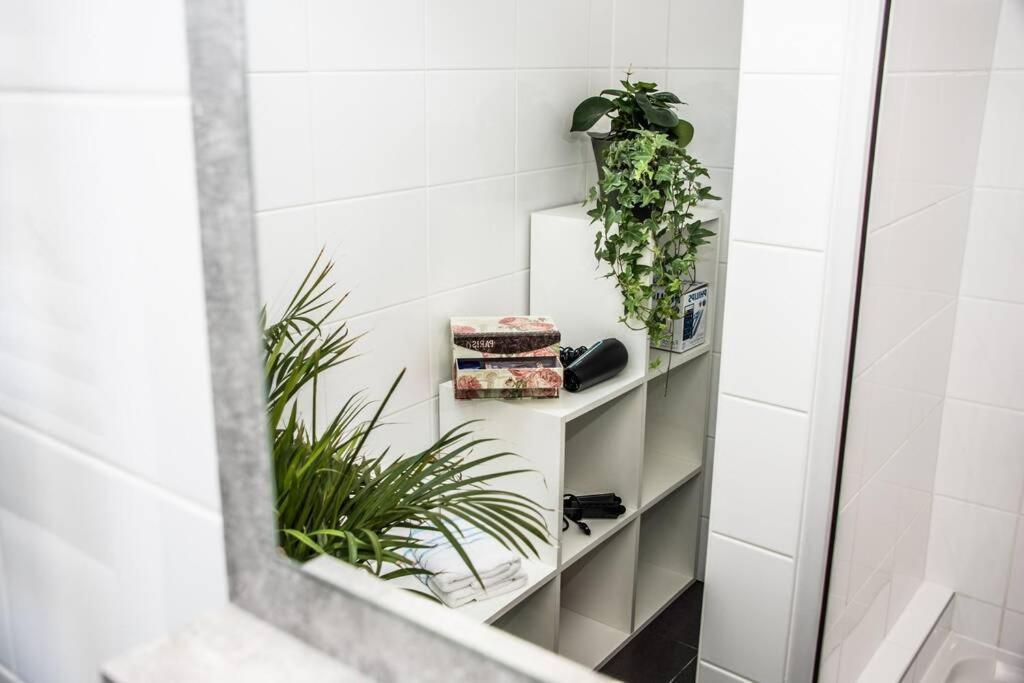 Apartment Pouringraz Fuer Kunst- Und Tennisliebhaber Esterno foto
